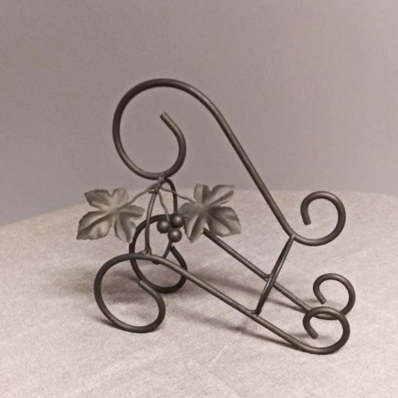 Rustic Metal Wine Bottle Holder - Picture 2 of 3